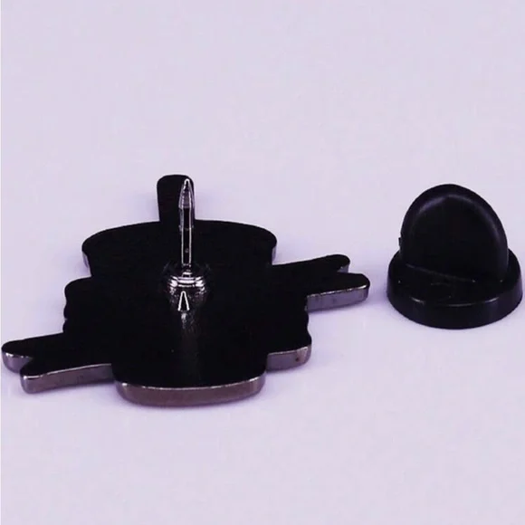 💖5 items for $25 Sale!💖 Cold Like My Heart Coffee Pin - Picture 3 of 3